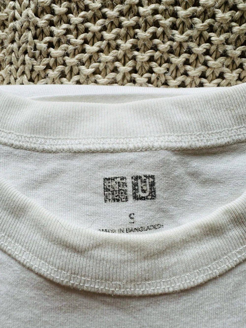 Uniqlo Mens Classic White Crewneck T-Shirt